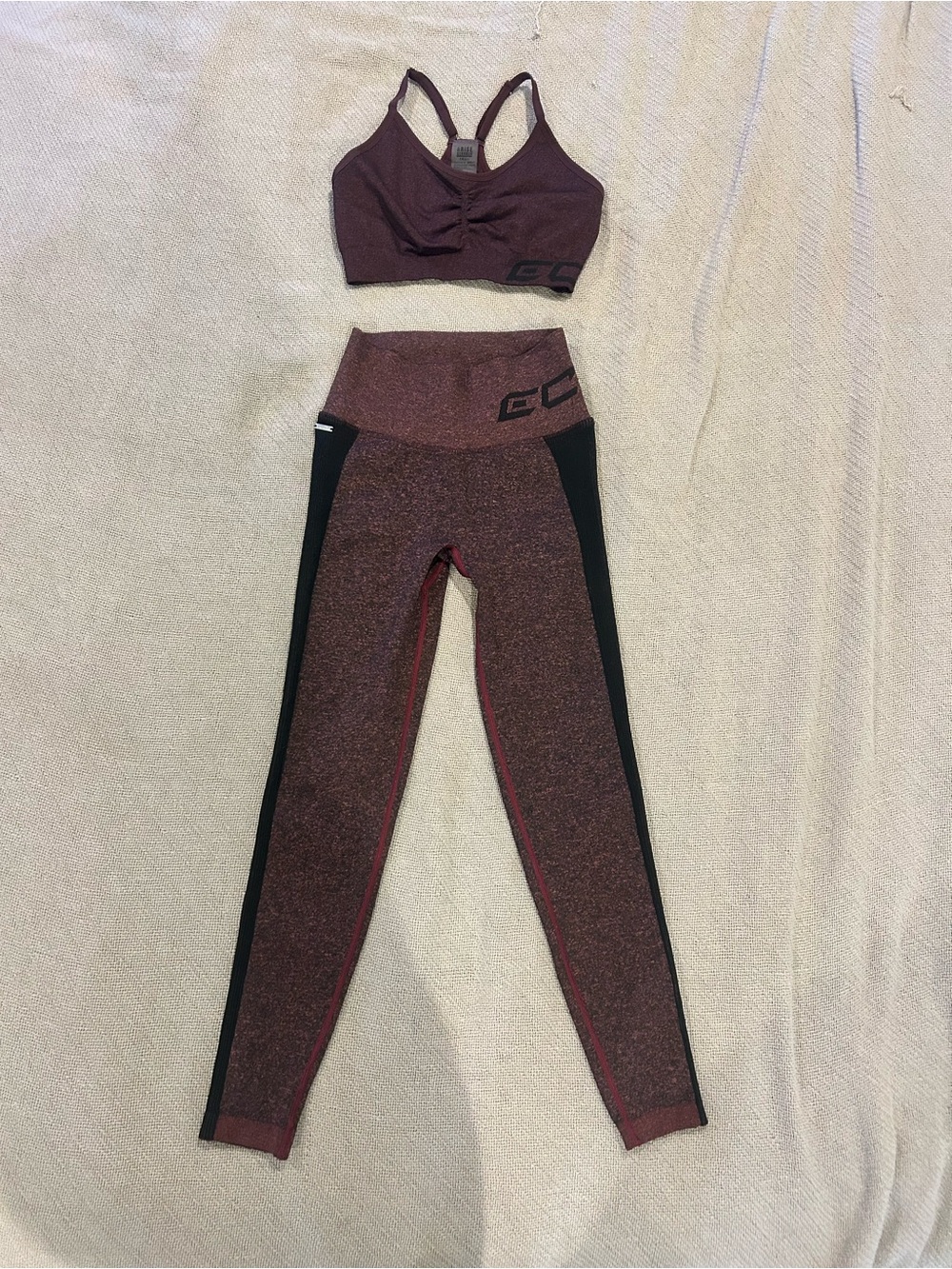 ECHT maroon Arised Scrunch butt Active Leggings & Sports Bra Set